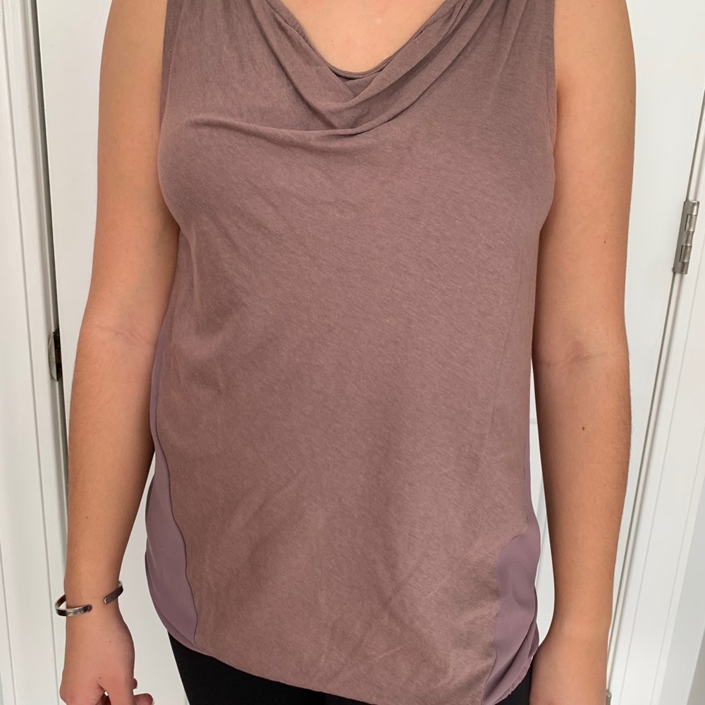 Gap sleeveless top
